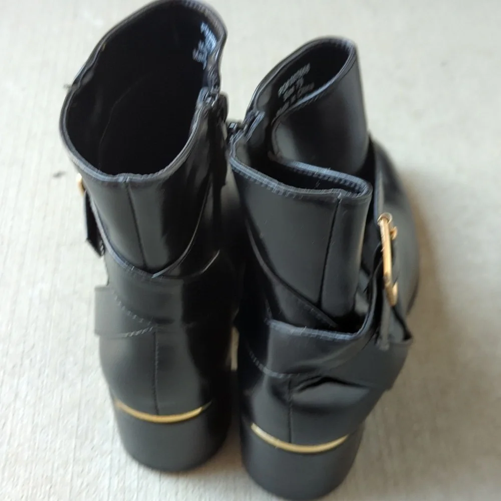 Journee Collection item details